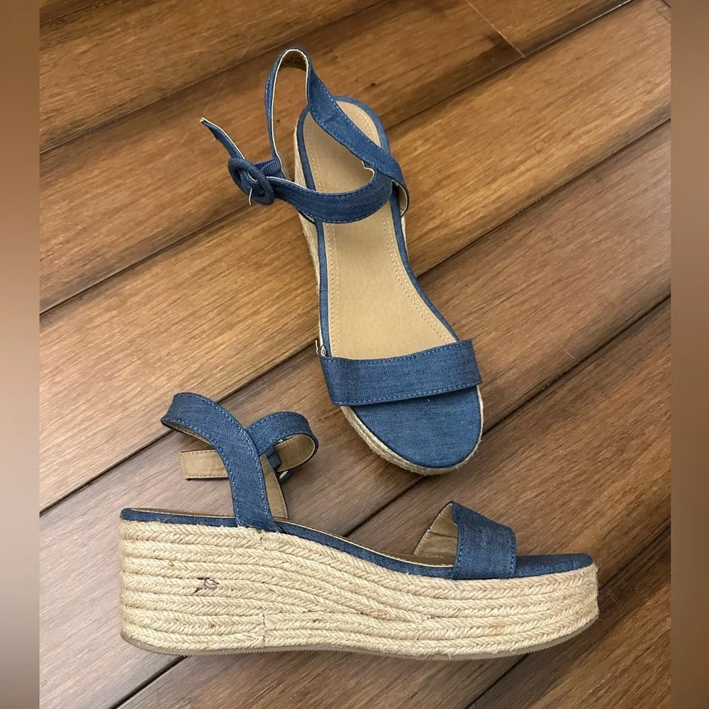 WORN ONCE Loft Denim Blue Women's Sandals Size 8 - Picture 3 of 4